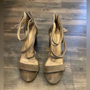 Beige heels